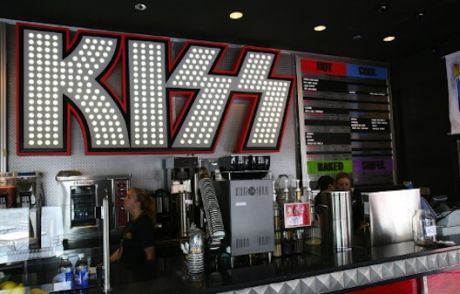 kiss-coffehouse1